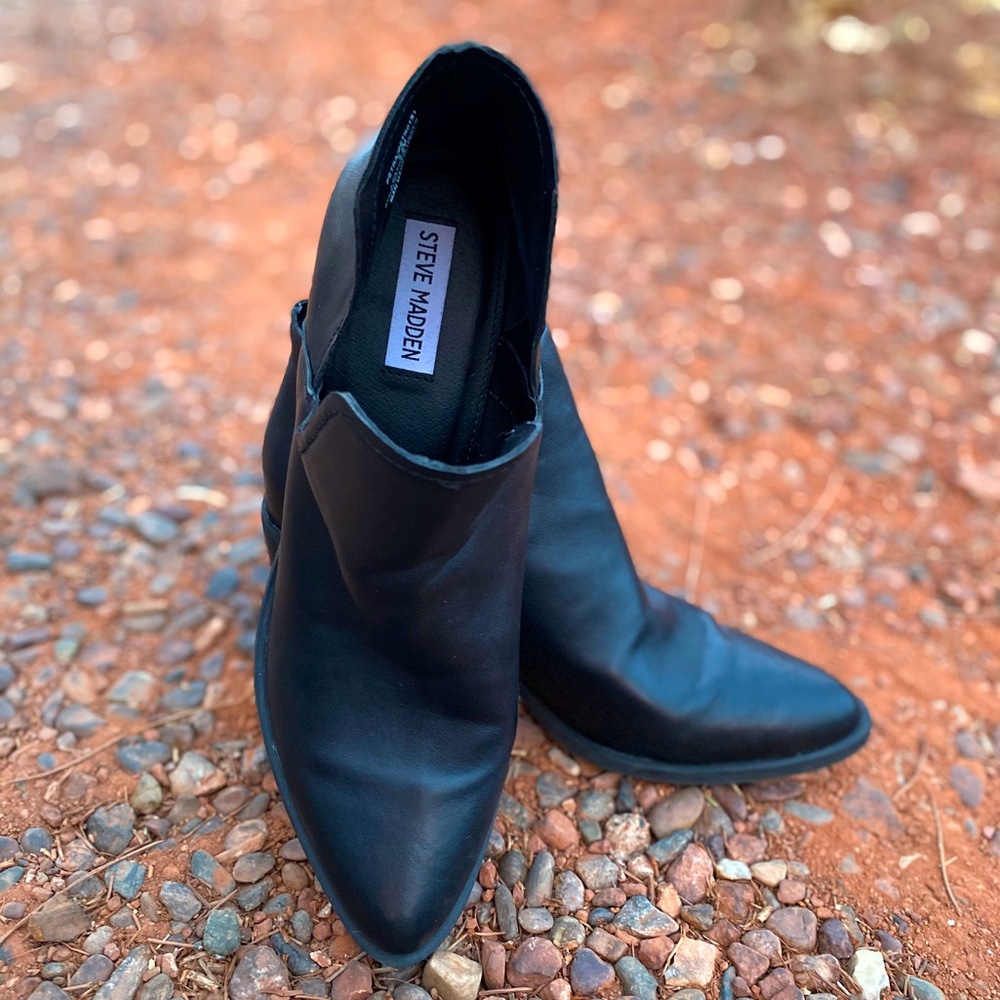 Steve Madden | Gorgeous Leve Block Heel Boots - Picture 2 of 12